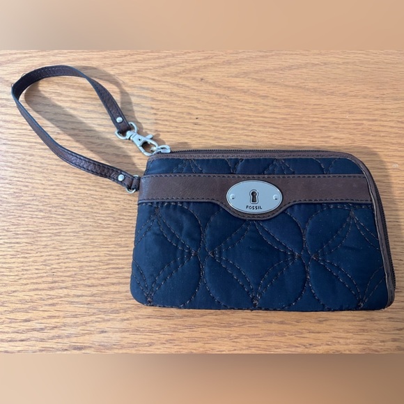 FOSSIL Women's Key Per  Black Quilted Nylon Leather Zip Around Clutch Wallet - Picture 1 of 5
